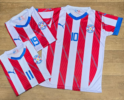 Promo dos Camaisetas de la Albirroja con el logo Bordado